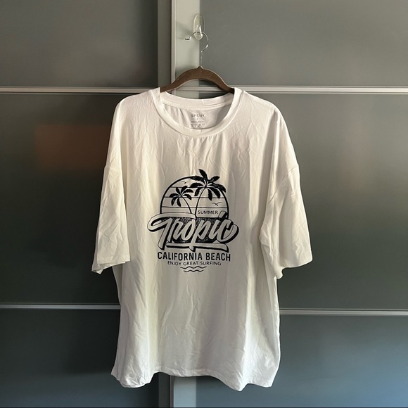Shein Graphic Tee. - Picture 1 of 3